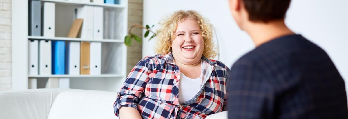 Was können wir für Sie tun? Beratungssituation mit Mann und Frau